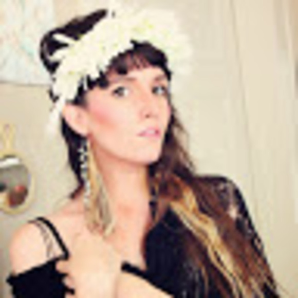 Meet your Posher, Danielle - Picture 2 of 2